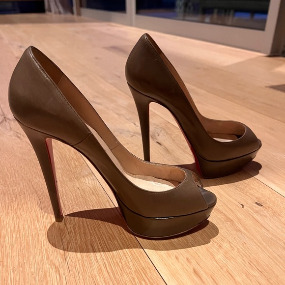 Christian Louboutin taupe peak toe heels - Picture 9 of 9